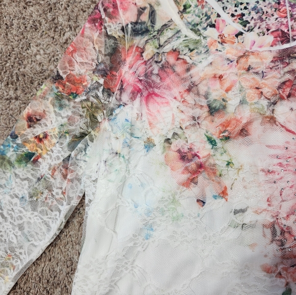 CAL Style Tunic floral lace blouse - Picture 3 of 6